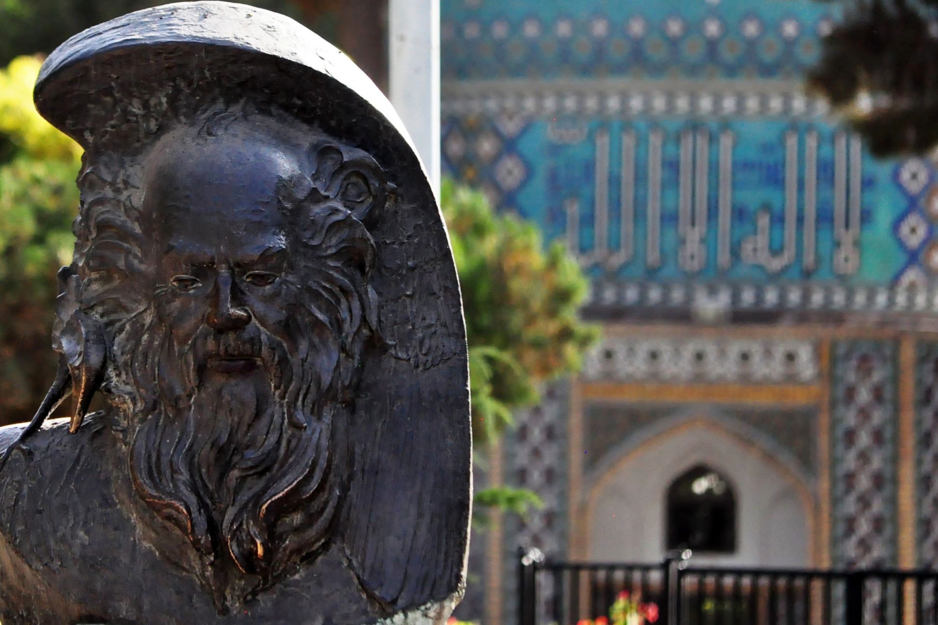 بلبل شعر فارسی در آینه‌ی بهار