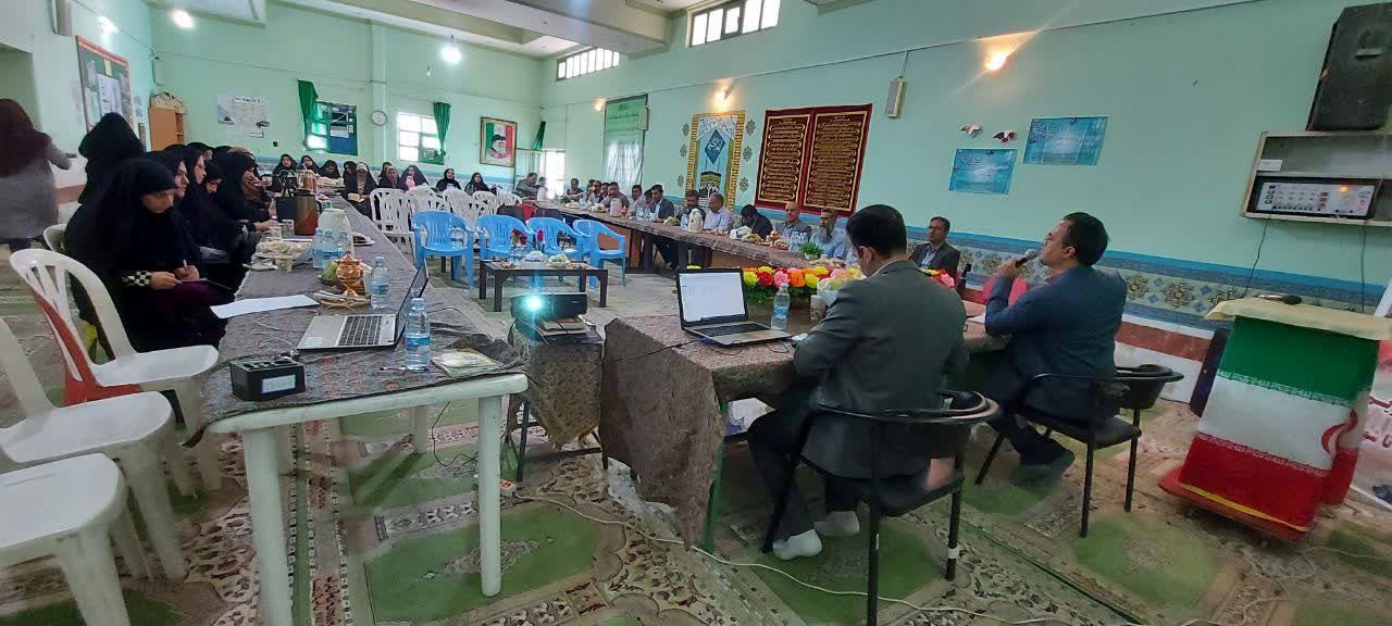 جلسه‌ توجیهی‌ مدیران متوسطه در شهرستان بم