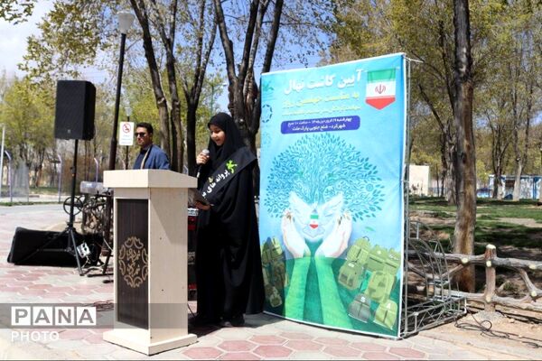 بغض های که از غم شعر می‌شوندو برروی نیمکت‌های آسمانی می‌نشینند 