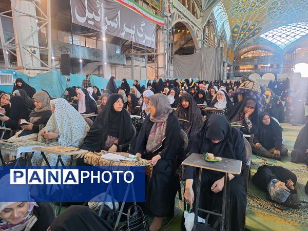 حضور پرشور دانش‌آموزان عضو سازمان دانش‌آموزی در نمازجمعه اصفهان