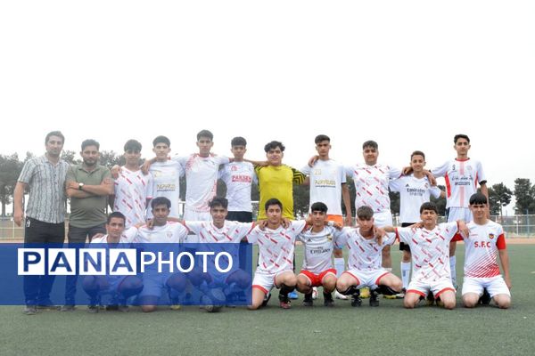 برگزاری مسابقات فینال و رده‌بندی فوتبال دانش‌آموزی در بهارستان‌ 2