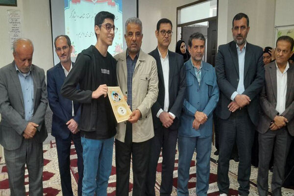 مراسم تجلیل از دانش‌آموزان ممتاز شاهد و ایثارگر شهرستان بوشهر