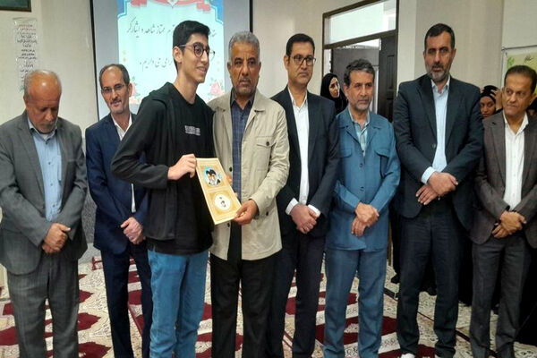 مراسم تجلیل از دانش‌آموزان ممتاز شاهد و ایثارگر شهرستان بوشهر