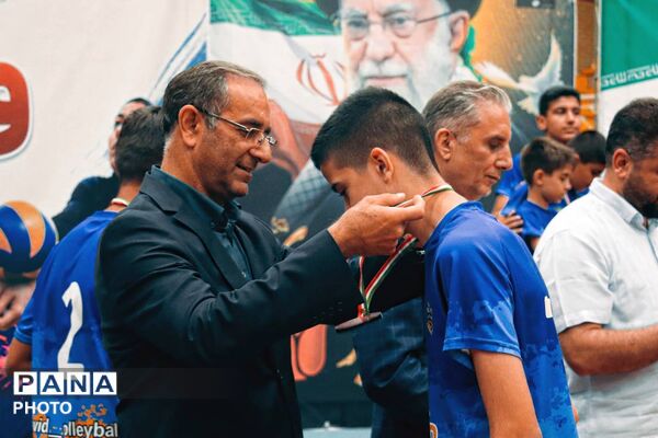جشنواره والیبال خردسالان و نوجوانان تبریز با یاد «شهید راه خدمت»