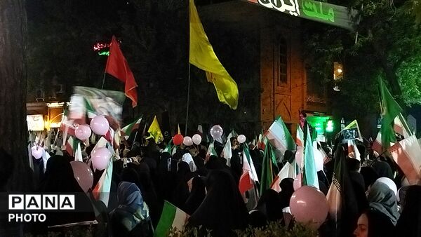 دختران نیشابوری در صف اول تجمعات-۳