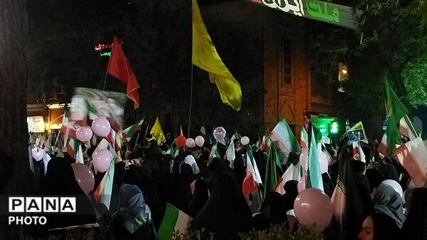 دختران نیشابوری در صف اول تجمعات-۳