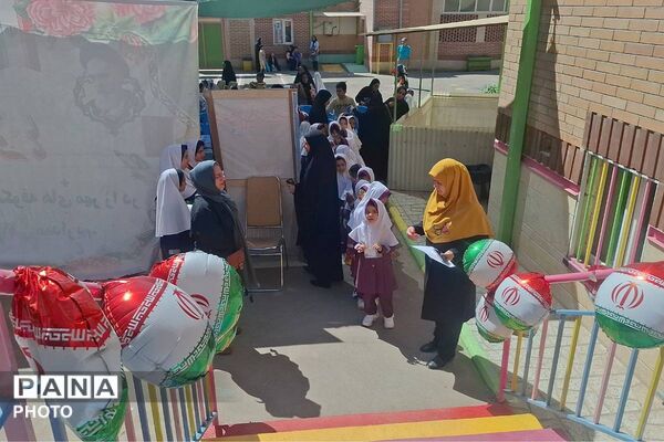 جشن شکوفه‌ها در مدارس حضرت مریم(۱) و (۲) قیامدشت 