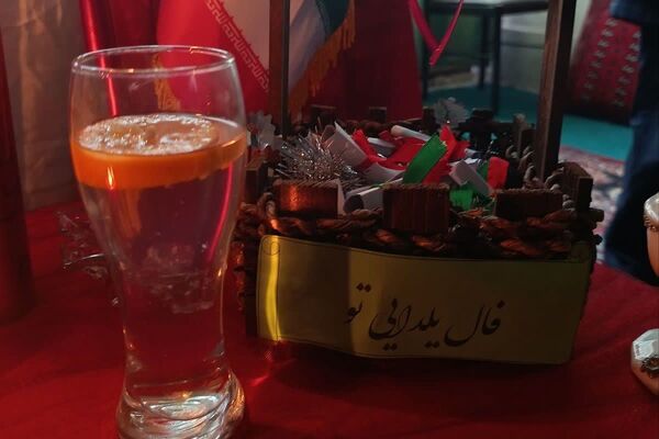 وقتی انارها لبخند زدند؛ یلدای دبیرستان ساره شورآفرین شد