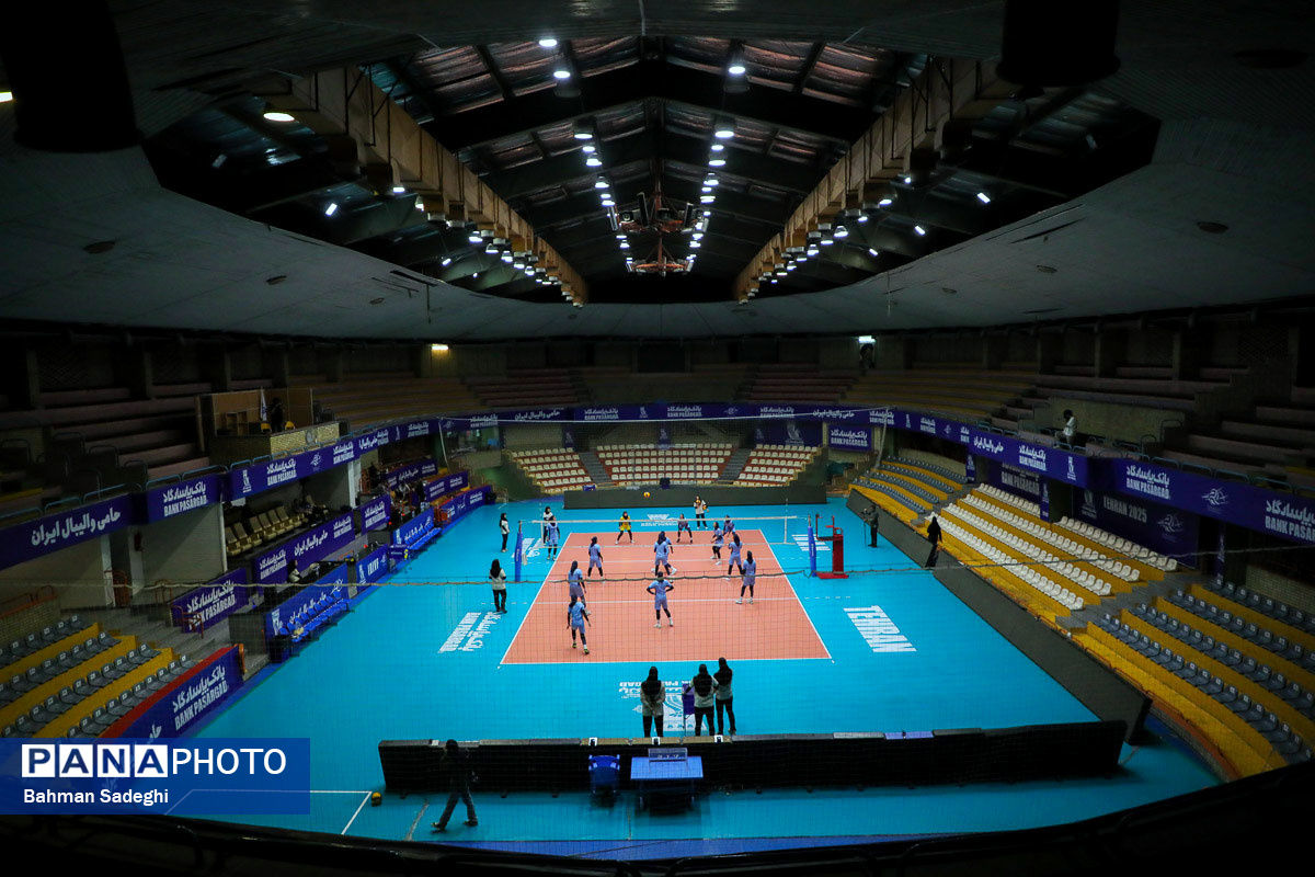 جدال دختران والیبالیست کشور برروی تور لیگ برتر بانوان