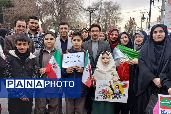 تجدید میثاق مردم ولایتمدار قرچک در راهپیمایی ۲۲ بهمن