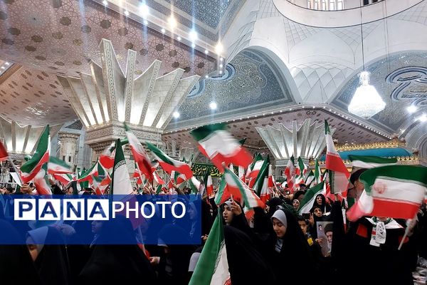 ویژه برنامه سالروز ورود امام خمینی به میهن در حرم مطهر ایشان