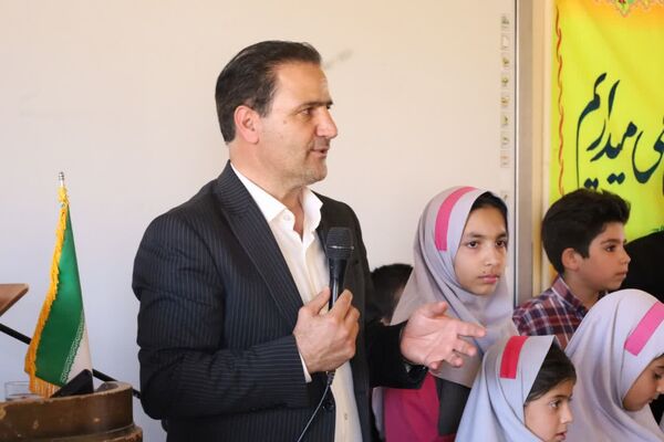 بازدید مدیرکل آموزش و پرورش استان یزد از آموزشگاه شهید نواب صفوی بهاباد