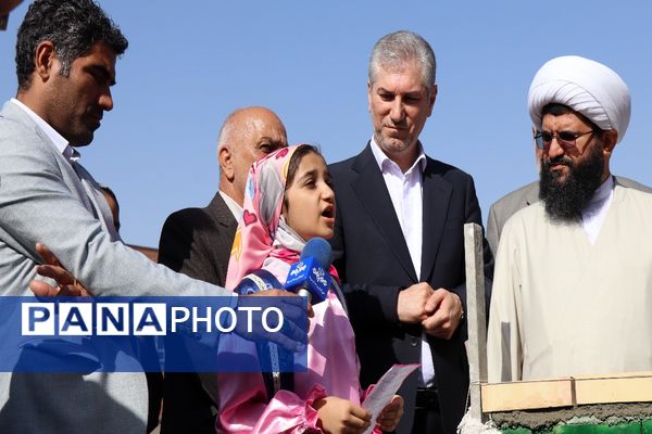 یک خشت هزار امید