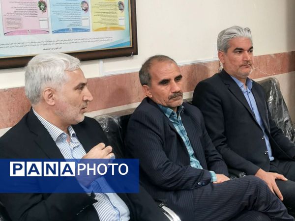 بازدید معاون آموزش متوسطه خراسان رضوی از کارگاه کامپیوتر دبیرستان زینب کاشمر