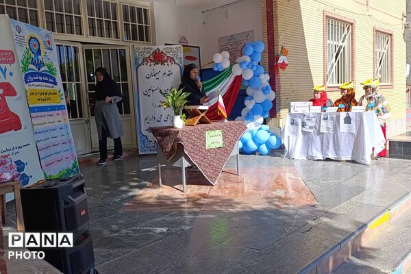 آیین گرامیداشت هفته بهداشت روان و تقدیر از همیاران مشاور در دبیرستان دخترانه رضوان برگزار شد