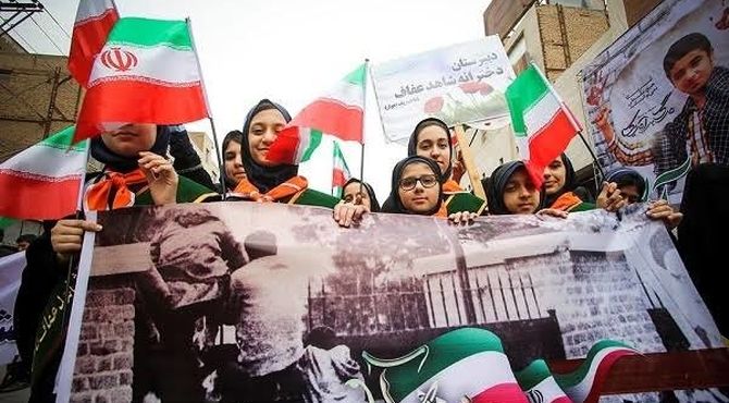 سیزدهم آبان ماه در دبیرستان شهید حسین علی‌نژاد 