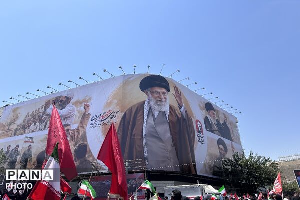 حضور میلیونی آحاد مردم ایران در مراسم تشییع رهبر شهید