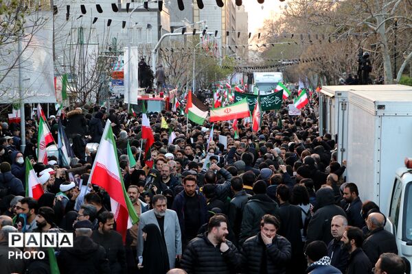 بدرقه پیکر مطهر شهدای حملات آمریکایی - صهیونیستی