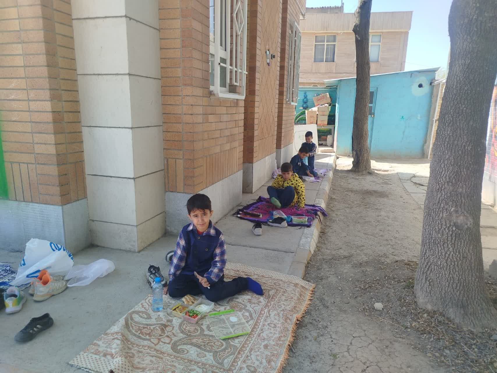 صبحانه سلامت در مدرسه پسرانه مبین شیروان