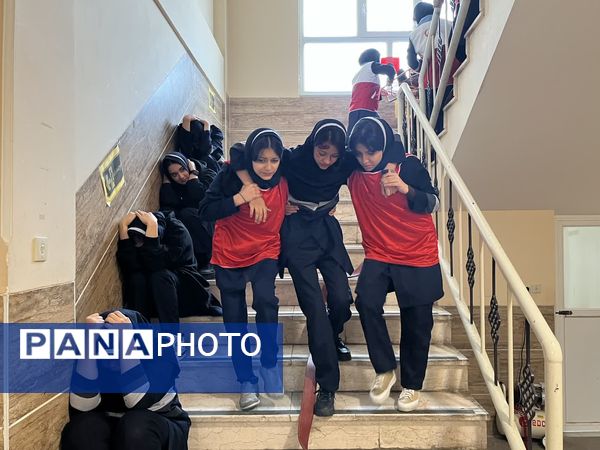 مانور زلزله در مدرسه بانو خاکره شیراز