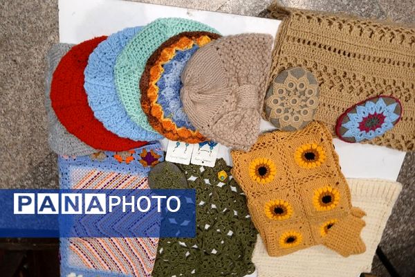 بازدید دانش آموزان ناحیه دو شهرری از نمایشگاه صنایع دستی برج میلاد 