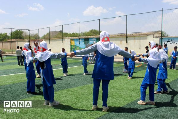 افتتاح زمین چمن مصنوعی در مدرسه شهید صفدری سه گنبد 