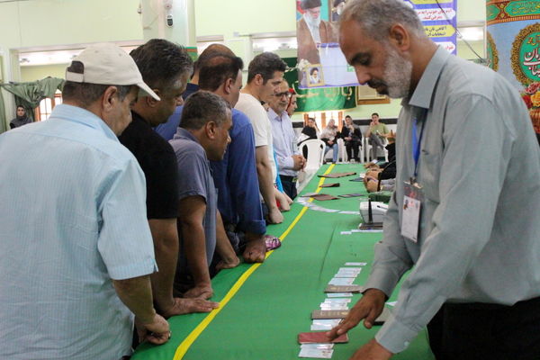 حضور پرشور مردم ولایت‌مدار بوشهر در پای صندوق‌های رأی