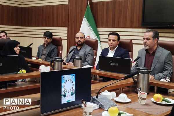تقدیر از معلمان نمونه استانی به مناسبت گرامیداشت هفته معلم در ناحیه دو شهرری 