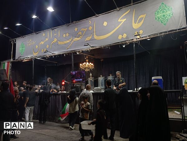 عطر خدمت در موکب چایخانه حضرت ام‌البنین(س)
