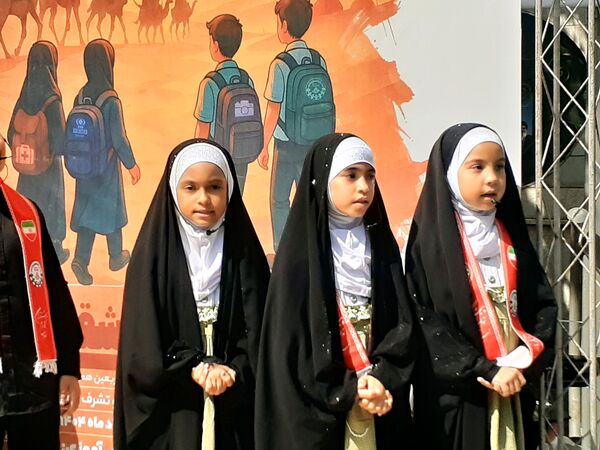  حضور پرشور اقشار مختلف جامعه در پیاده‌روی معنوی