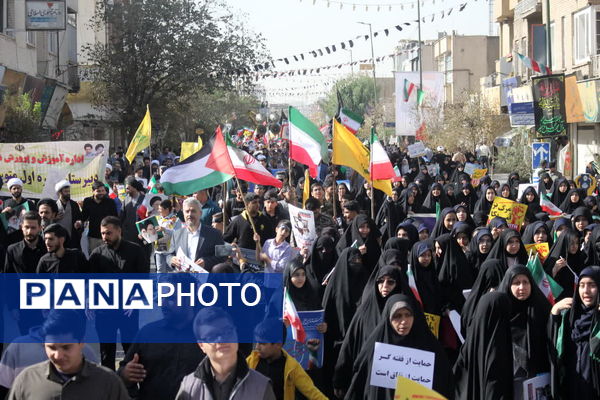 جلوه‌هایی از حضور حماسی دانش‌آموزان قم در راهپیمایی یوم الله ۱۳ آبان