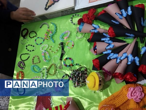 نمایشگاه هنری دانش‌آموزان مدرسه شهید قنبری لاله