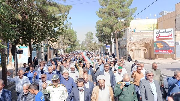 خلیل اباد همگام با ملت ایران فریاد خشم و نصر در نماز جمعه طنین انداز شد