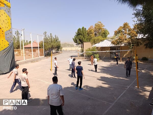 اردویی برای آشنایی با مدرسه