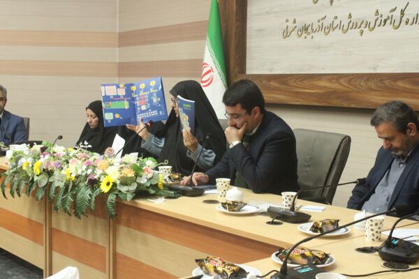رونمایی و گردهمایی توجیهی و تبیینی بسته محصولات مدرسه‌ای ایرانمون در آذربایجان شرقی