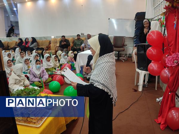 جشن انقلاب در دبستان شکوفه‌های انقلاب