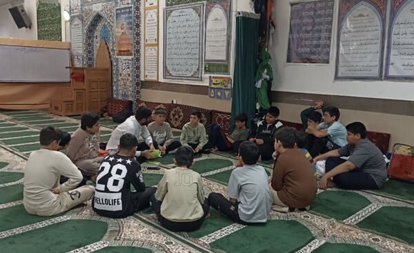 قرار عاشقانه نوجوانان با خدا در سکوت مسجد 