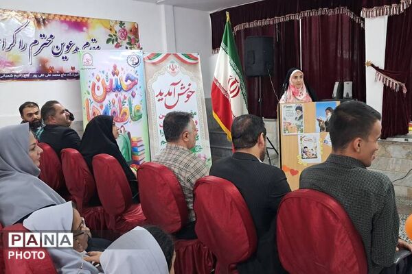 هم‌کلاسی‌های مهربان در مدرسه حاج محمدعلی تقی‌پور