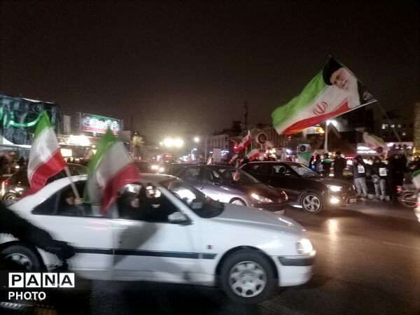 اجتماع بزرگ خانوادگی بر مدار ایران با حضور دانش آموزان ناحیه 3 مشهد