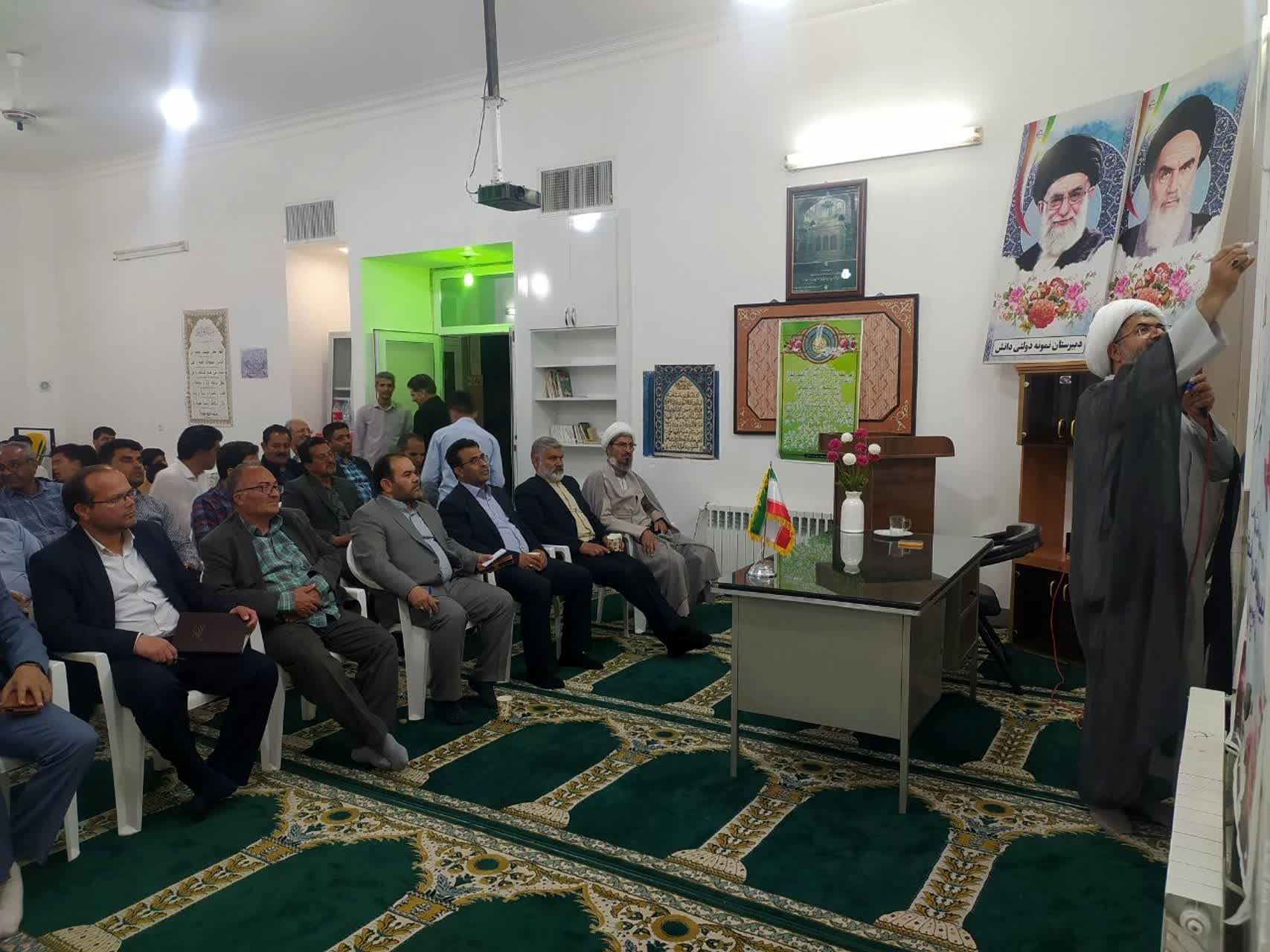 برگزاری کلاس سیری در نهج البلاغه در دبیرستان نمونه دانش کاشمر