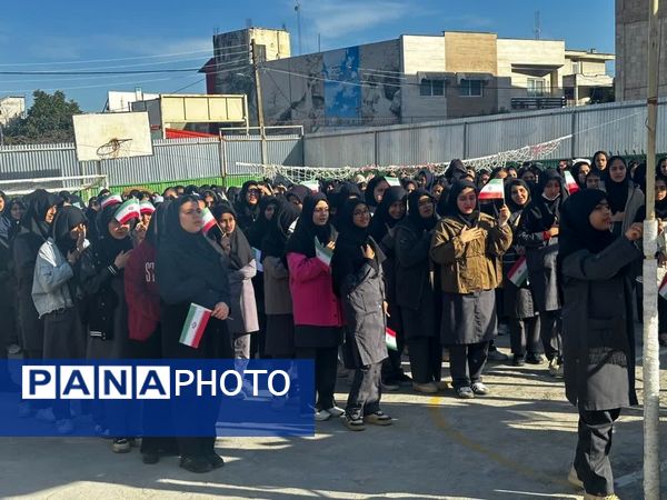 نواختن زنگ انقلاب در دبیرستان هیأت‌امنایی طه