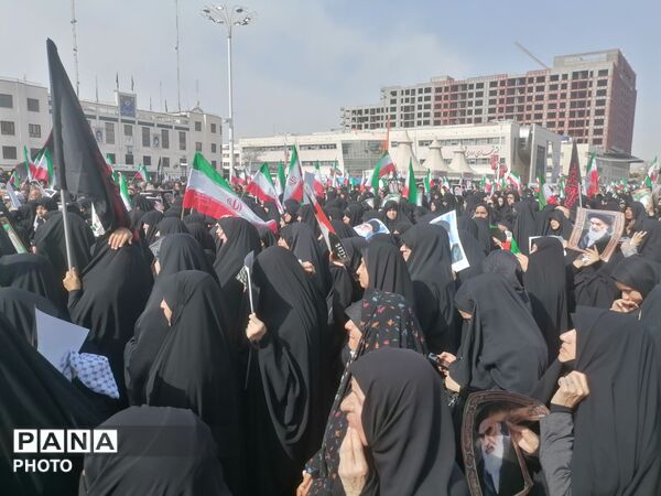 اجتماع بزرگ مردم مشهد در روز شهادت رهبر عظیم الشان انقلاب 