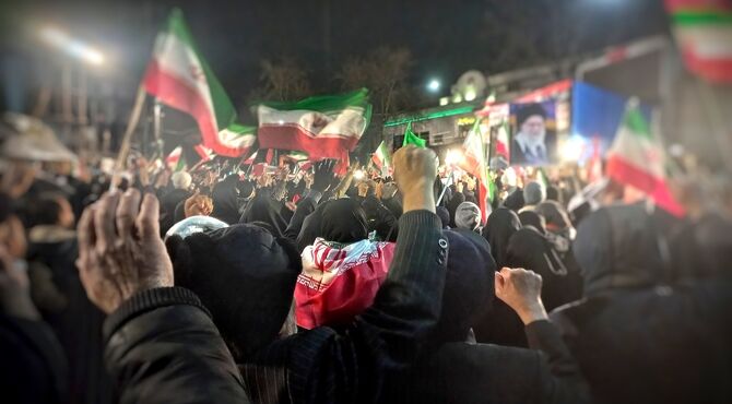 نورخدا عیان شد خامنه ای جوان شد
