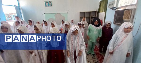 حضور پرشور دانش‌آموزان پایه چهارم دبستان شهید تنیده در نماز جماعت