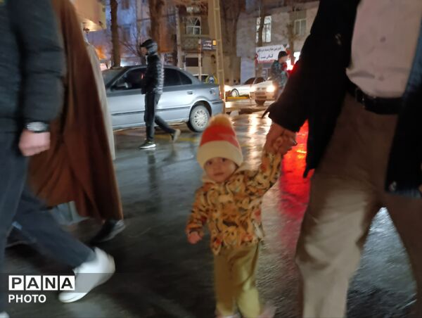 دهه نودی‌ها در زیر چتر انقلاب 