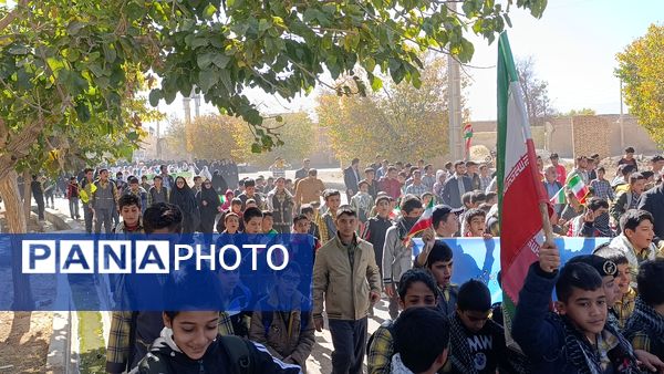 راهپیمایی روز دانش آموز و مبارزه با استکبار جهانی در شهر سفیددشت 