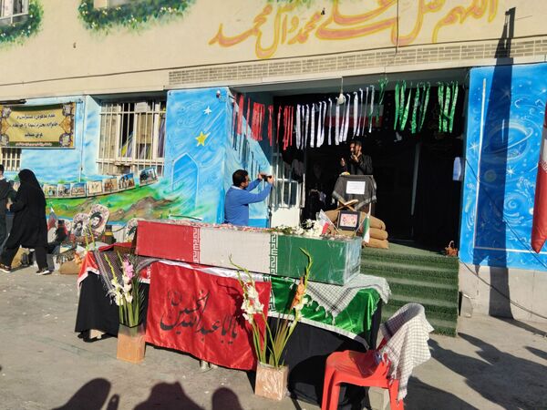 دبیرستان نجم میزبان پیکر یک شهید گمنام شد