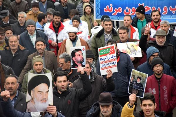  لبیک ملت ایران به فرمان رهبری