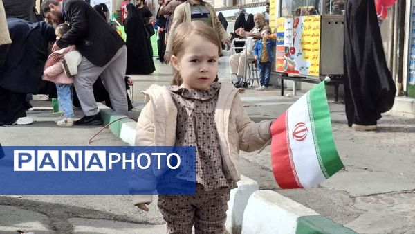 شکوه حضور نوجوانان در راهپیمایی 22 بهمن مردم قم