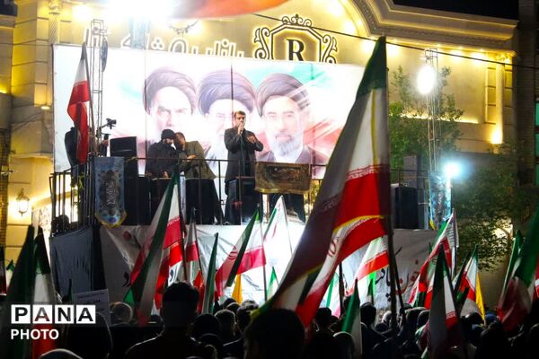 حضور پرشکوه مردم قم در میدان توحید